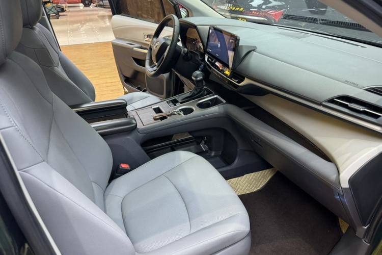 Used Toyota SIENNA 2021 2.5L Hybrid Luxury Edition Interior 4