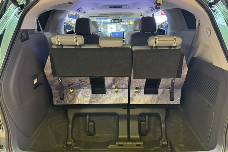 Used Toyota SIENNA 2021 2.5L Hybrid Luxury Edition Interior 5