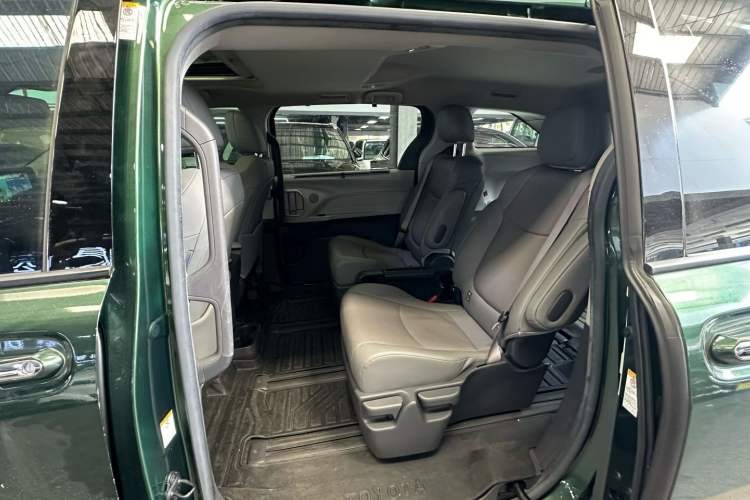 Used Toyota SIENNA 2021 2.5L Hybrid Luxury Edition Interior 6