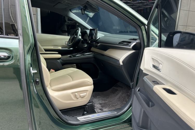 Used Toyota SIENNA 2021 2.5L Hybrid Ultimate Edition Interior 8