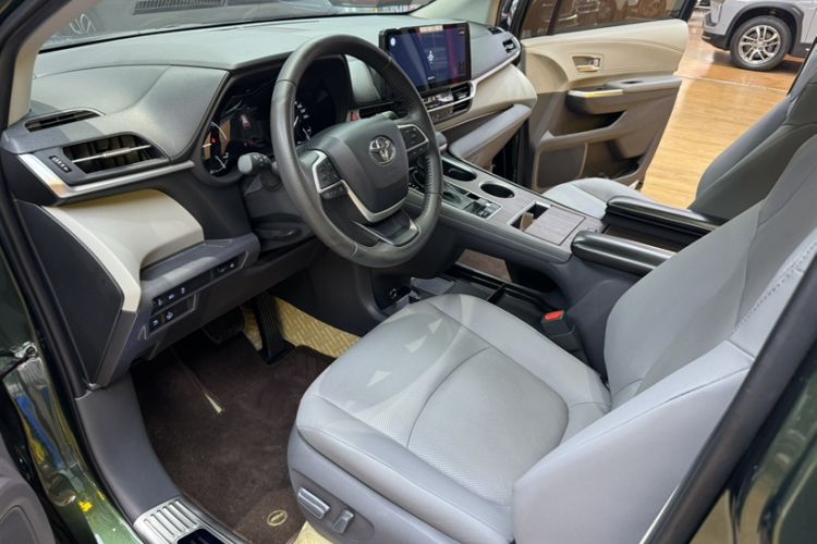 Used Toyota SIENNA 2021 2.5L Hybrid Luxury Edition Interior 8