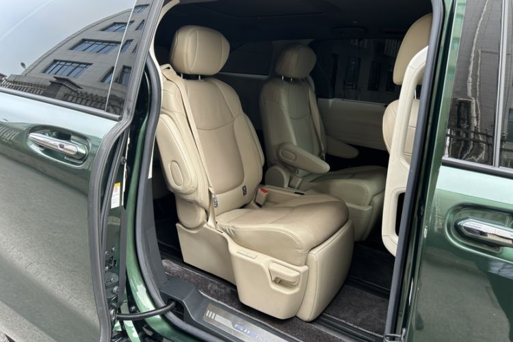 Used Toyota SIENNA 2021 2.5L Hybrid Ultimate Edition Interior 9