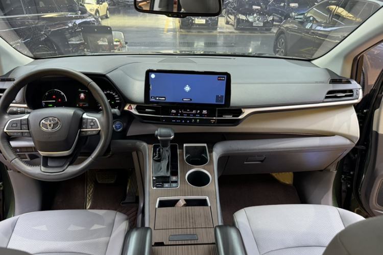 Used Toyota SIENNA 2021 2.5L Hybrid Luxury Edition Interior 9
