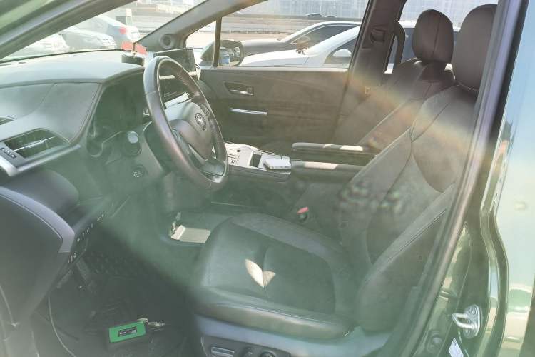 Used Toyota SIENNA 2021 2.5L Hybrid Platinum Edition Left Front Seat