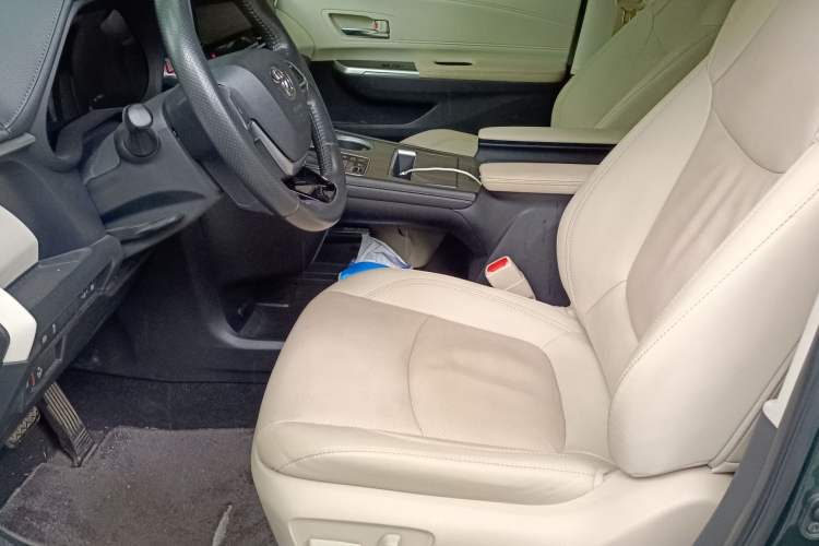 Used Toyota SIENNA 2021 2.5L Hybrid Ultimate Edition Left Front Seat