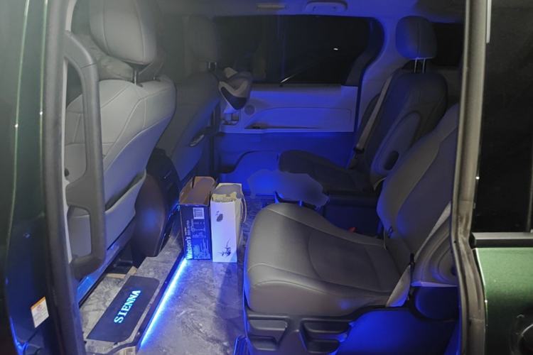 Used Toyota SIENNA 2021 2.5L Hybrid Luxury Edition Left Rear Seat