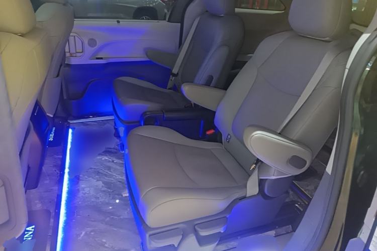 Used Toyota SIENNA 2021 2.5L Hybrid Luxury Edition Left Rear Seat