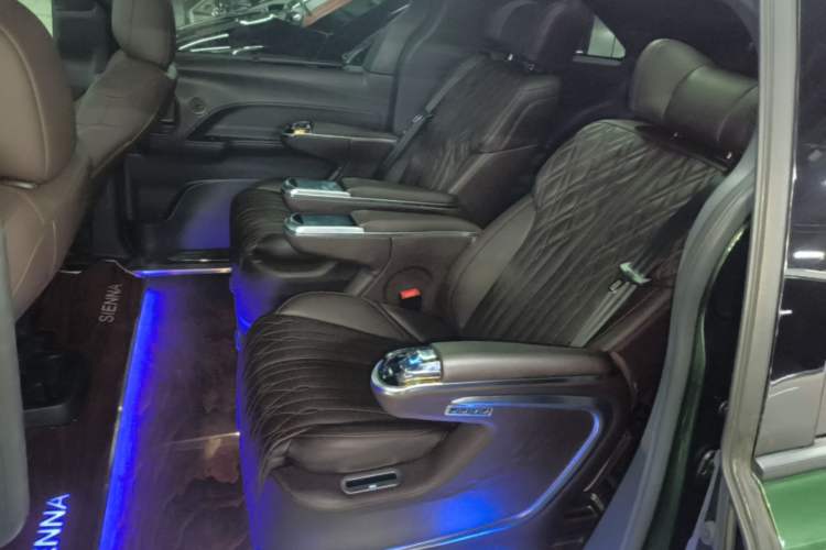Used Toyota SIENNA 2021 2.5L Hybrid Platinum Edition Left Rear Seat