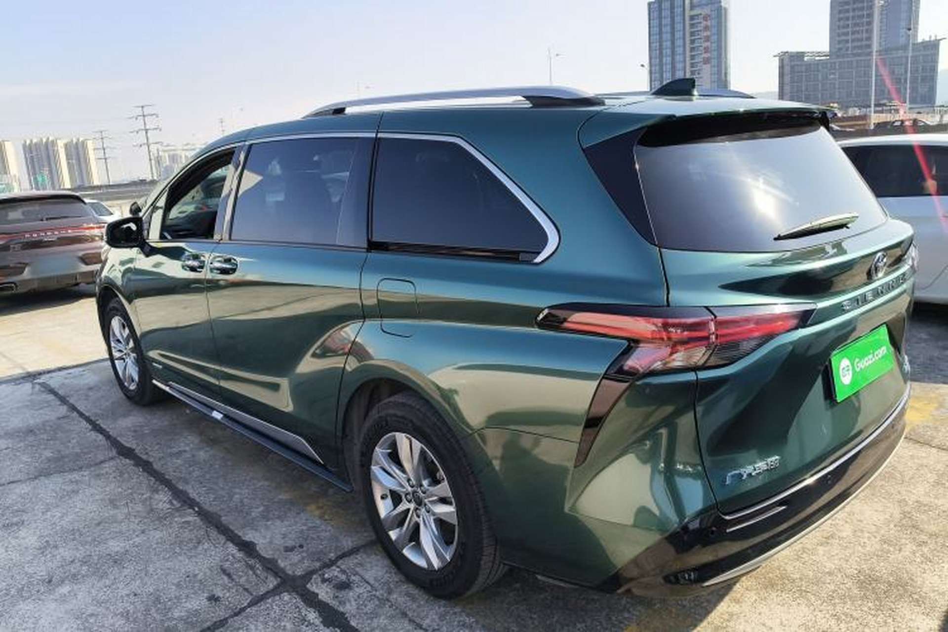 Used Toyota SIENNA 2021 2.5L Hybrid Platinum Edition Left Side