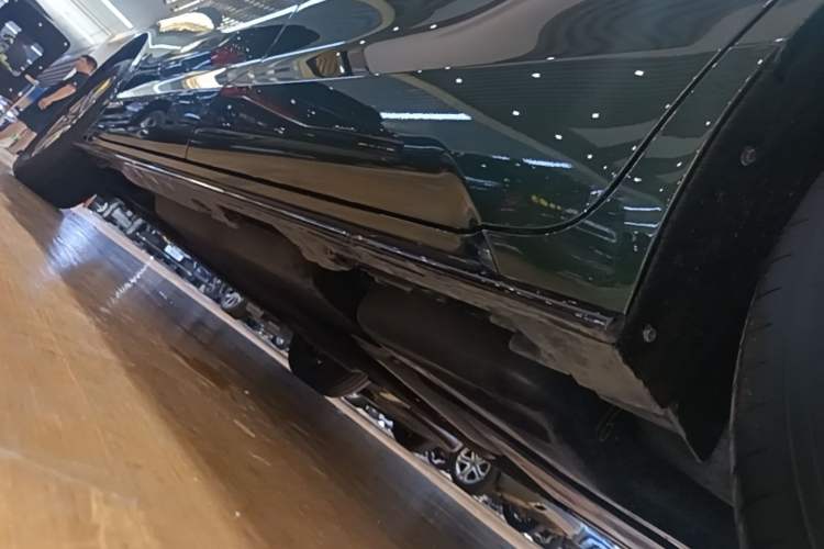 Used Toyota SIENNA 2021 2.5L Hybrid Luxury Edition Left Side Sill