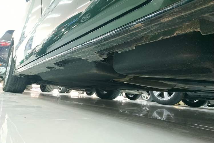 Used Toyota SIENNA 2021 2.5L Hybrid Ultimate Edition Left Side Sill