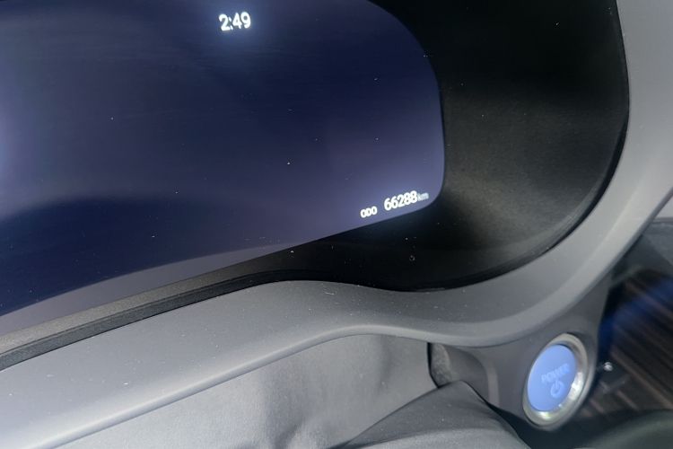 Used Toyota SIENNA 2021 2.5L Hybrid Platinum Edition Odometer Close Up