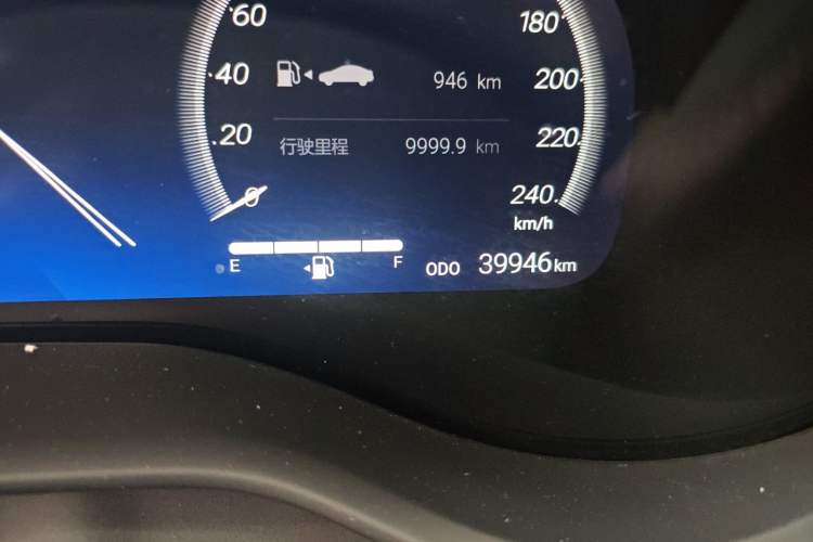 Used Toyota SIENNA 2021 2.5L Hybrid Ultimate Edition Odometer Close Up