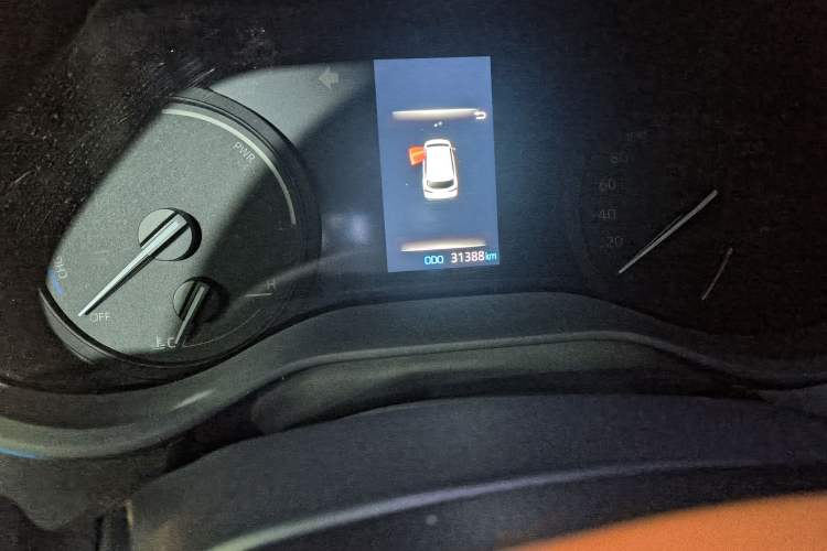 Used Toyota SIENNA 2021 2.5L Hybrid Comfort Edition Odometer Close Up