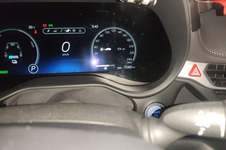 Used Toyota SIENNA 2021 2.5L Hybrid Platinum Edition Odometer Close Up