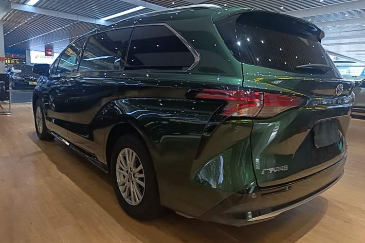 Used Toyota SIENNA 2021 2.5L Hybrid Luxury Edition Rear Left 45 Deg