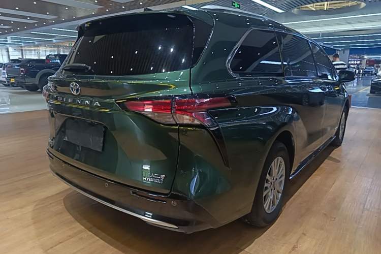 Used Toyota SIENNA 2021 2.5L Hybrid Luxury Edition Rear Right 45 Deg