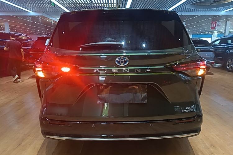 Used Toyota SIENNA 2021 2.5L Hybrid Luxury Edition Rear