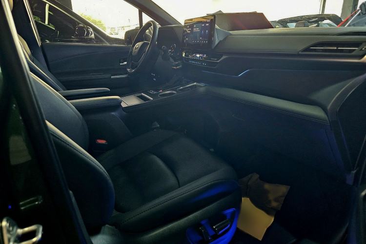 Used Toyota SIENNA 2021 2.5L Hybrid Premium Edition Right Front Seat