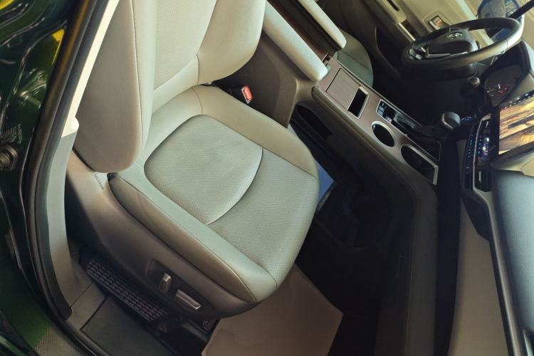 Used Toyota SIENNA 2021 2.5L Hybrid Luxury Edition Right Front Seat