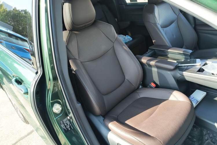 Used Toyota SIENNA 2021 2.5L Hybrid Platinum Edition Right Front Seat