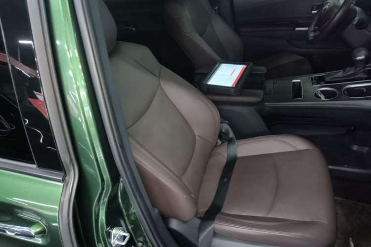 Used Toyota SIENNA 2021 2.5L Hybrid Platinum Edition Right Front Seat