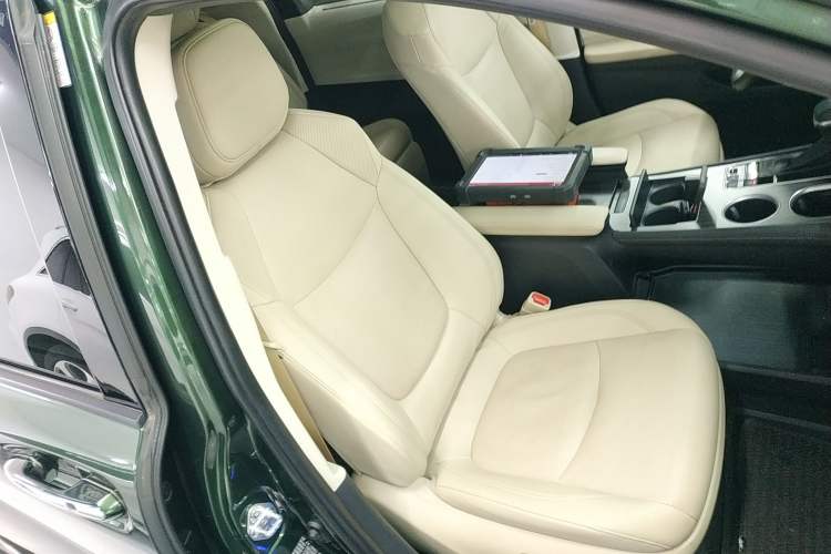 Used Toyota SIENNA 2021 2.5L Hybrid Ultimate Edition Right Front Seat
