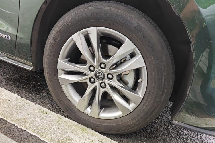 Used Toyota SIENNA 2021 2.5L Hybrid Ultimate Edition Right Front Wheel Hub