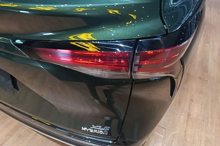 Used Toyota SIENNA 2021 2.5L Hybrid Luxury Edition Right Rear Taillight