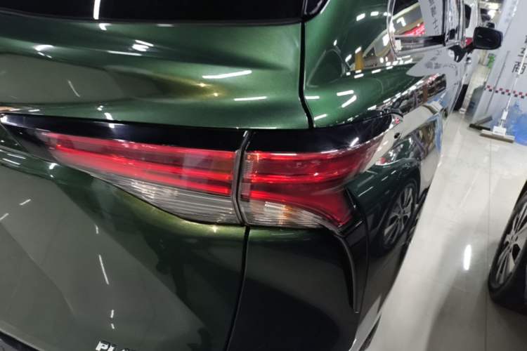 Used Toyota SIENNA 2021 2.5L Hybrid Platinum Edition Right Rear Taillight