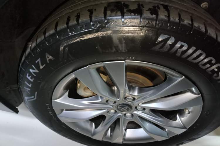 Used Toyota SIENNA 2021 2.5L Hybrid Platinum Edition Right Rear Wheel Hub