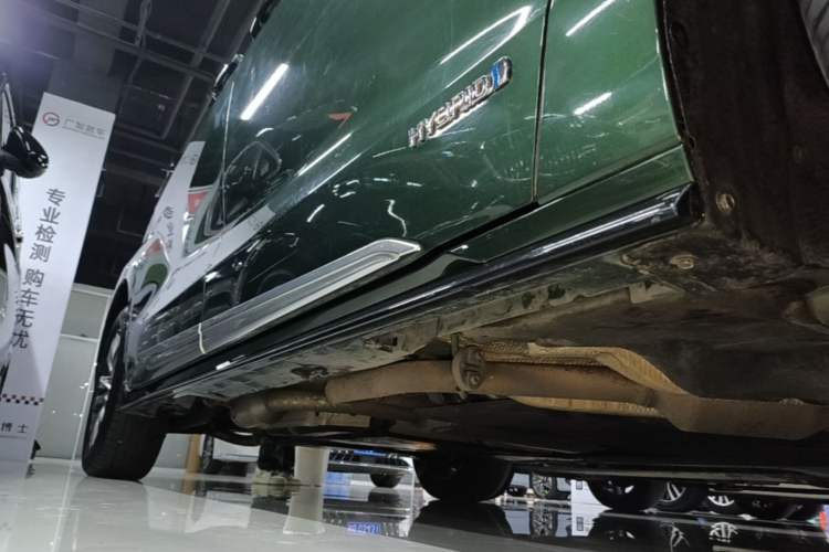 Used Toyota SIENNA 2021 2.5L Hybrid Platinum Edition Right Side Sill