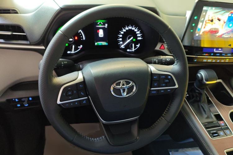 Used Toyota SIENNA 2021 2.5L Hybrid Luxury Edition Steering Wheel
