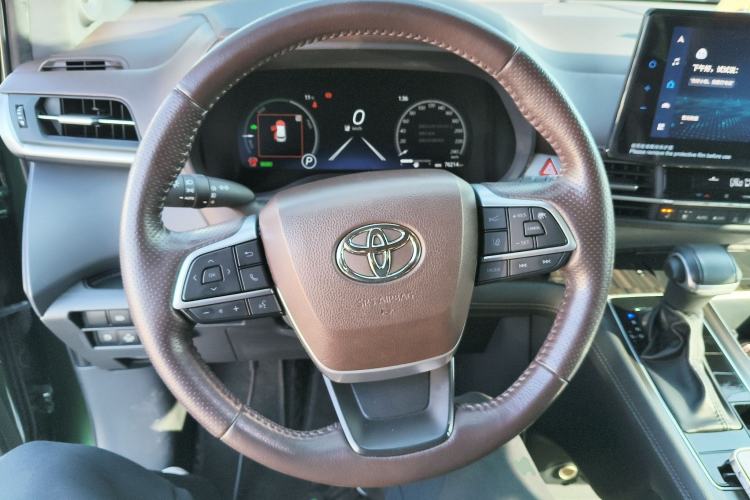 Used Toyota SIENNA 2021 2.5L Hybrid Platinum Edition Steering Wheel