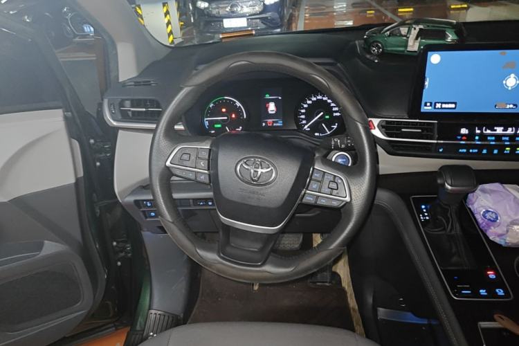 Used Toyota SIENNA 2021 2.5L Hybrid Luxury Edition Steering Wheel