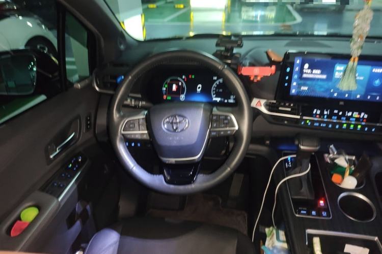 Used Toyota SIENNA 2021 2.5L Hybrid Platinum Edition Steering Wheel