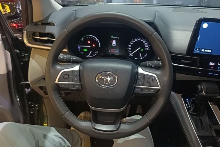 Used Toyota SIENNA 2021 2.5L Hybrid Luxury Edition Steering Wheel