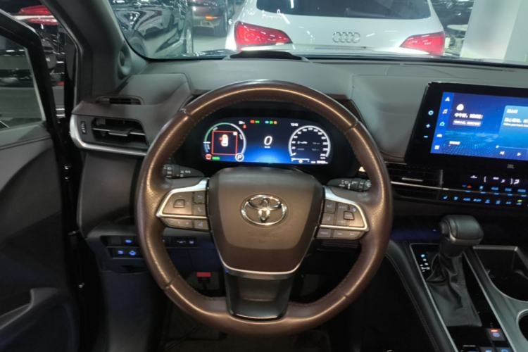 Used Toyota SIENNA 2021 2.5L Hybrid Platinum Edition Steering Wheel