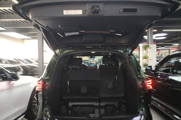 Used Toyota SIENNA 2021 2.5L Hybrid Premium Edition Trunk