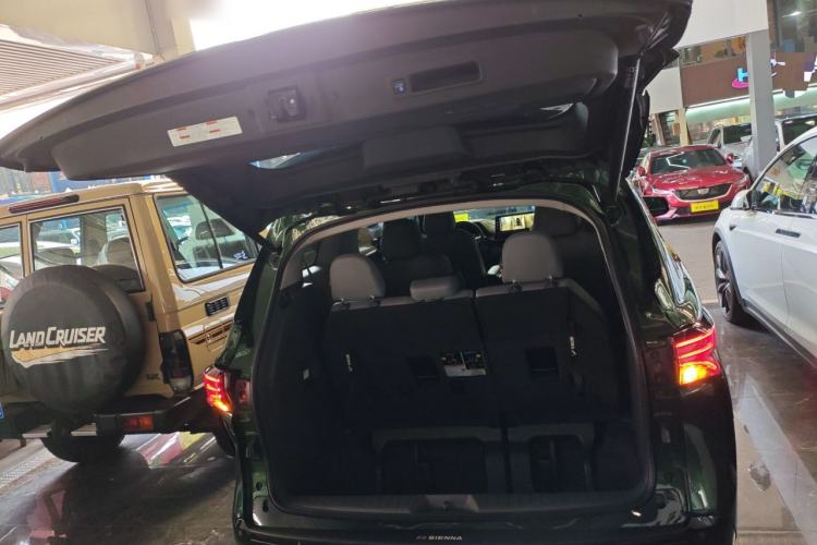 Used Toyota SIENNA 2021 2.5L Hybrid Luxury Edition Trunk
