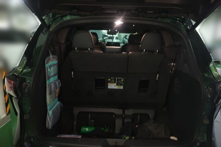 Used Toyota SIENNA 2021 2.5L Hybrid Platinum Edition Trunk