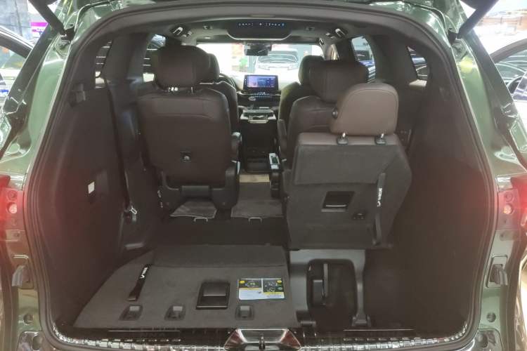 Used Toyota SIENNA 2021 2.5L Hybrid Platinum Edition Trunk