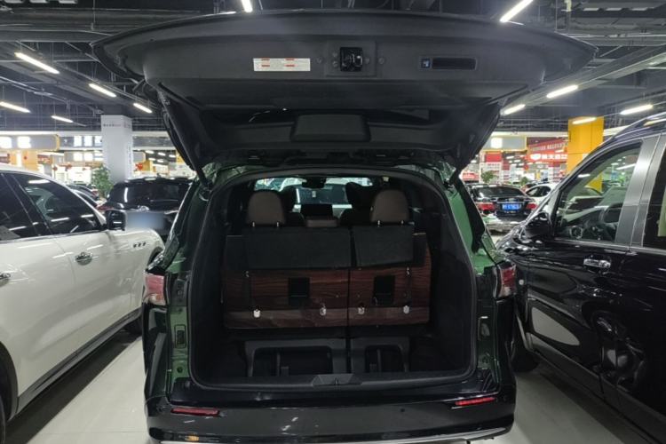 Used Toyota SIENNA 2021 2.5L Hybrid Platinum Edition Trunk