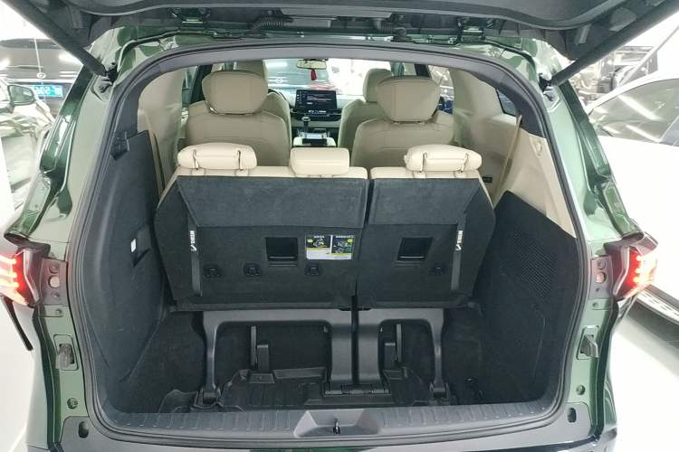 Used Toyota SIENNA 2021 2.5L Hybrid Ultimate Edition Trunk