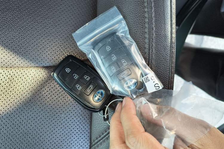Used Toyota SIENNA 2021 2.5L Hybrid Platinum Edition Vehicle Key