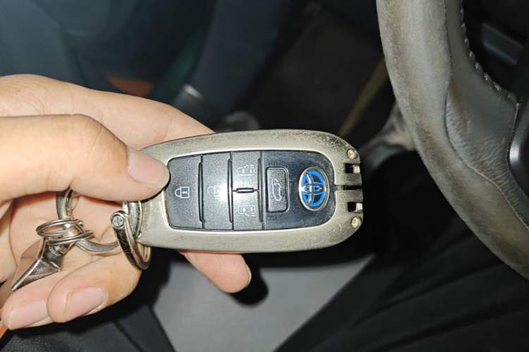Used Toyota SIENNA 2021 2.5L Hybrid Luxury Edition Vehicle Key