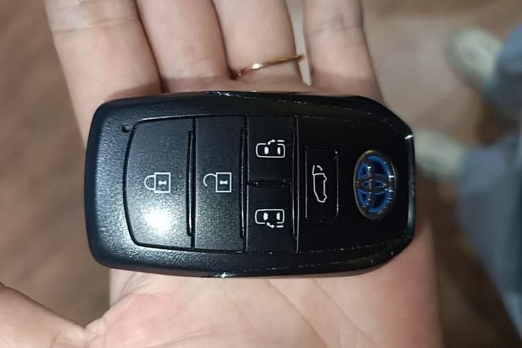 Used Toyota SIENNA 2021 2.5L Hybrid Luxury Edition Vehicle Key