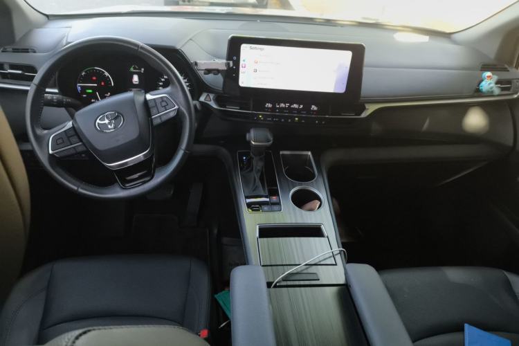 Used Toyota SIENNA 2021 2.5L Hybrid Premium Edition Center Console