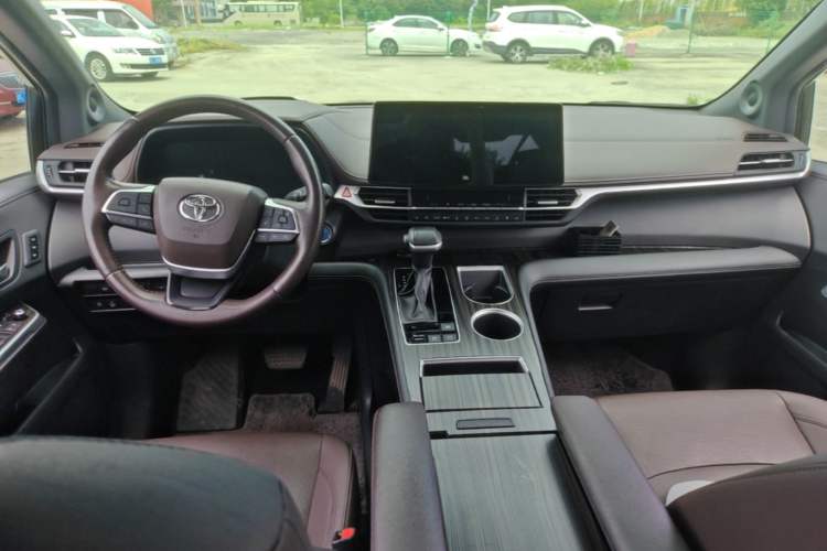 Used Toyota SIENNA 2021 2.5L Hybrid Platinum Edition Center Console