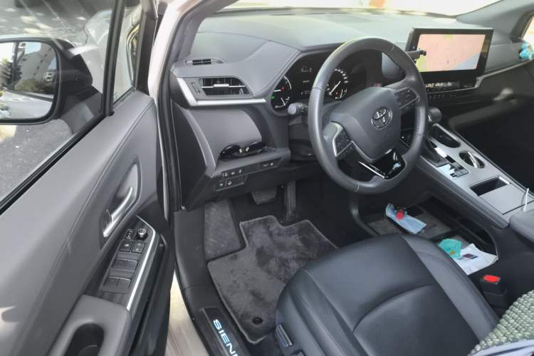 Used Toyota SIENNA 2021 2.5L Hybrid Premium Edition Driver Seat
